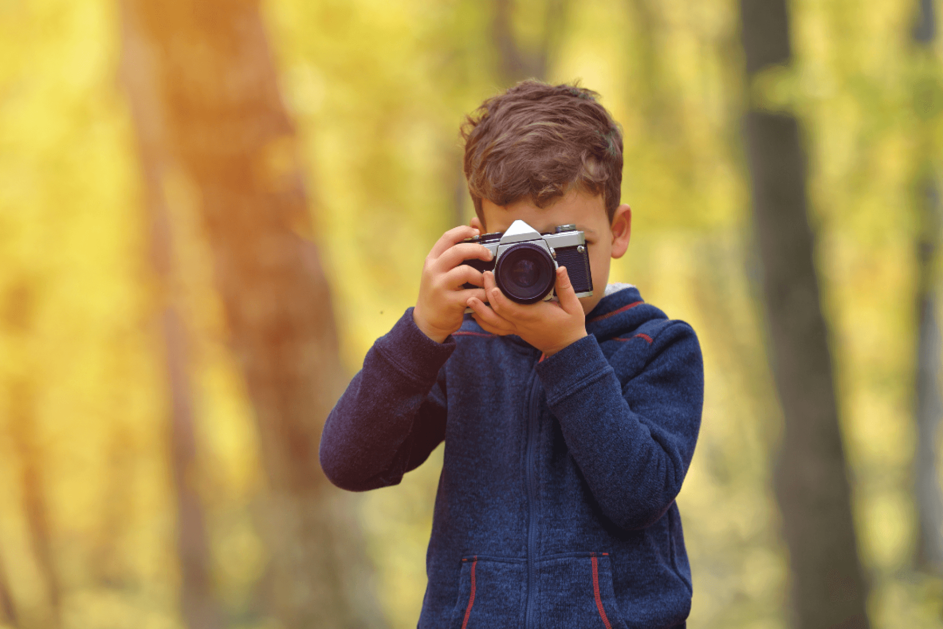 jongen met fototoestel